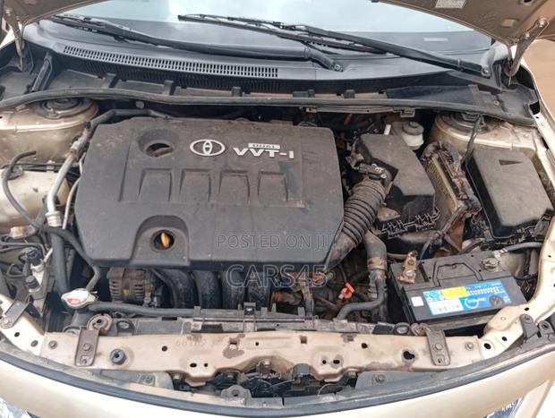 Toyota Corolla 2012 Brown