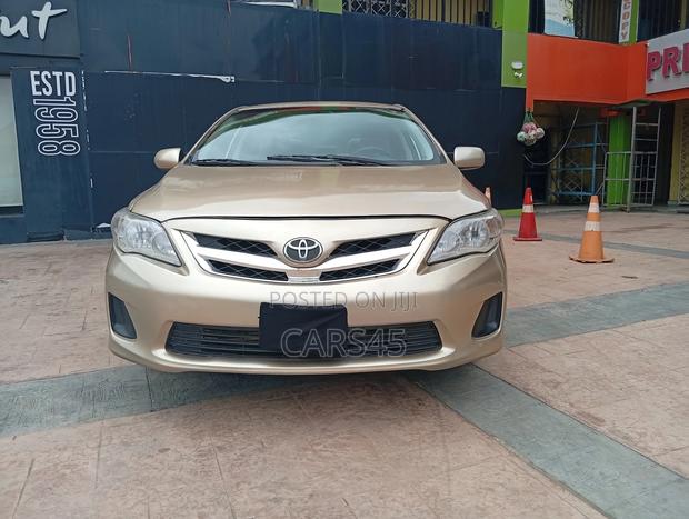Toyota Corolla 2012 Brown