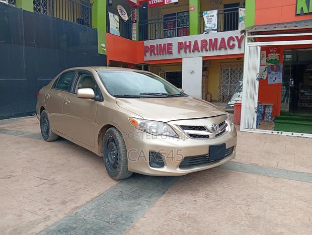 Toyota Corolla 2012 Brown