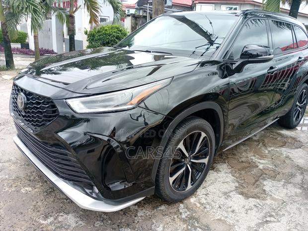 Toyota Highlander XSE 2021 Black