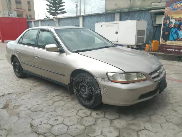 Honda Accord 1999 Gold