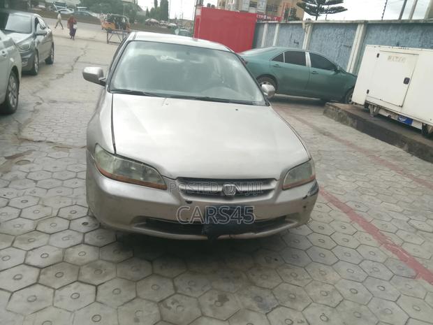 Honda Accord 1999 Gold