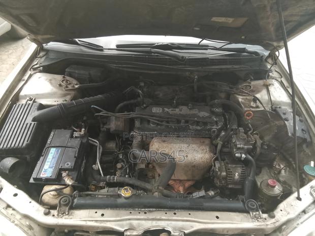 Honda Accord 1999 Gold