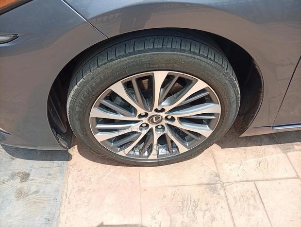 Lexus ES 2021 Gray