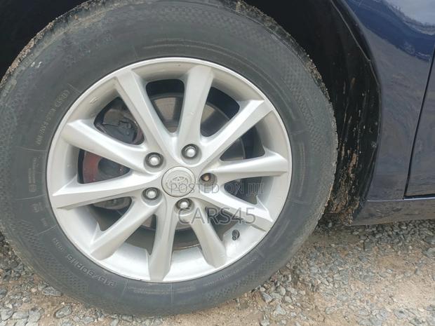 Toyota Camry XLE 4dr Sedan (2.5L 4cyl 6AM) 2010 Blue