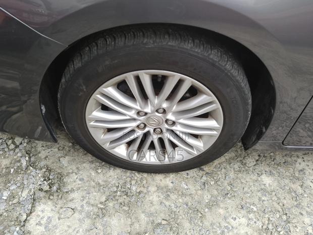 Lexus ES 2016 Gray