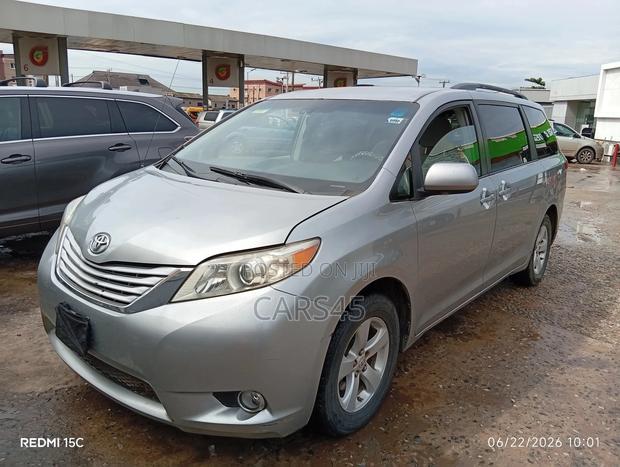 Toyota Sienna 2011 Gray