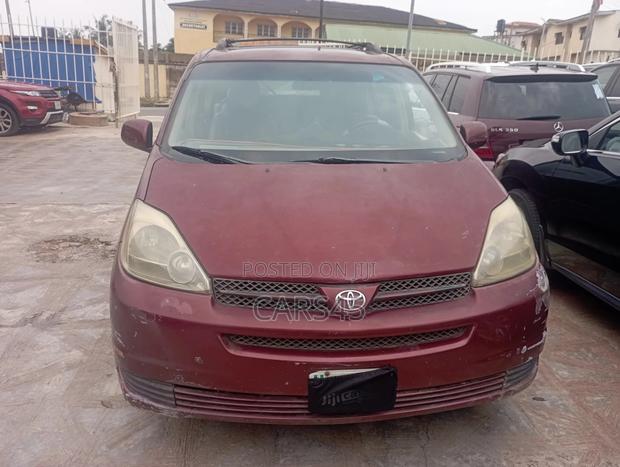 Toyota Sienna 2004 Red