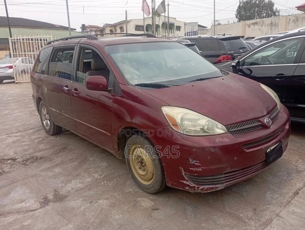 Toyota Sienna 2004 Red