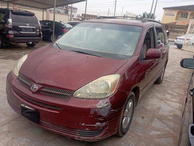 Toyota Sienna 2004 Red