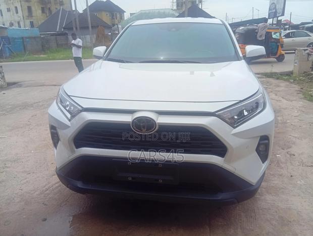 Toyota RAV4 2025 White