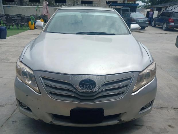 Toyota Camry XLE V6 4dr Sedan (3.5L 6cyl 6AM) 2007 Silver