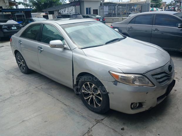 Toyota Camry XLE V6 4dr Sedan (3.5L 6cyl 6AM) 2007 Silver