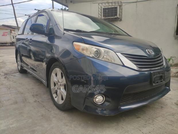 Toyota Sienna 2011 Blue