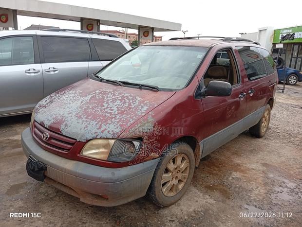 Toyota Sienna 2002 Red