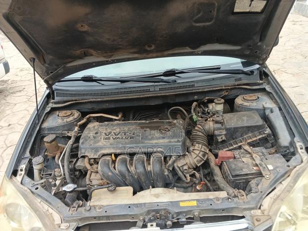 Toyota Corolla 2005 Gray