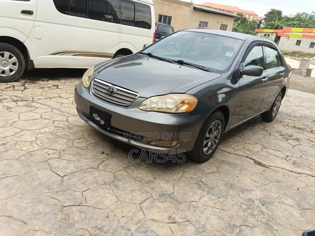 Toyota Corolla 2005 Gray