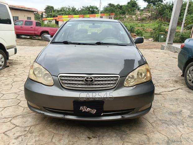 Toyota Corolla 2005 Gray