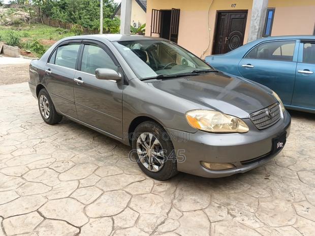 Toyota Corolla 2005 Gray