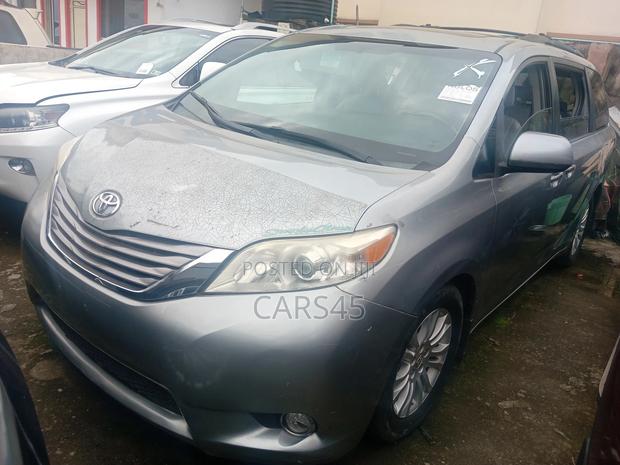 Toyota Sienna 2015 Gray