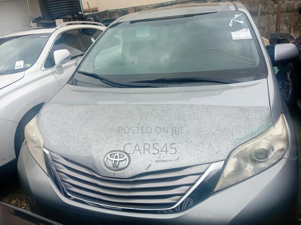 Toyota Sienna 2015 Gray