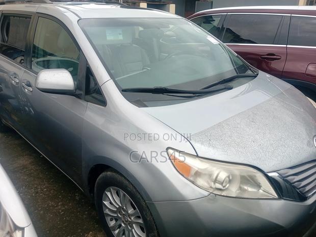 Toyota Sienna 2015 Gray