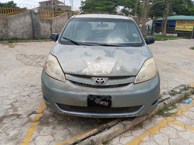 Toyota Sienna 2007 Blue