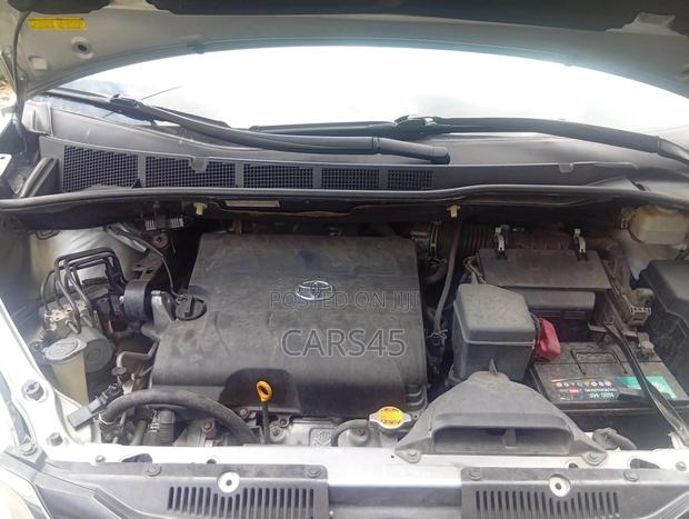Toyota Sienna 2012 Silver