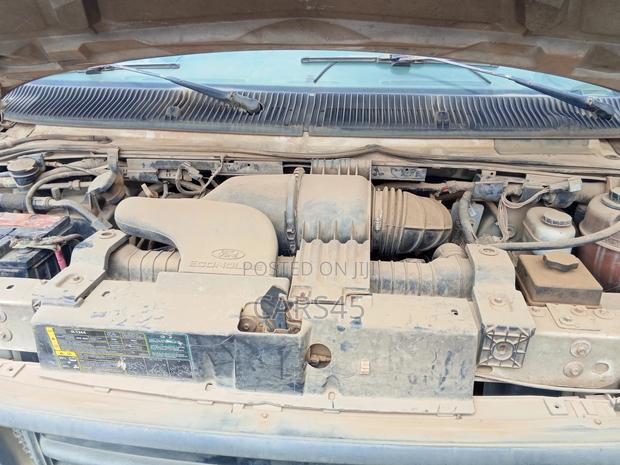 Ford E-250 2006 White