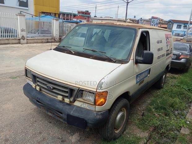 Ford E-250 2006 White