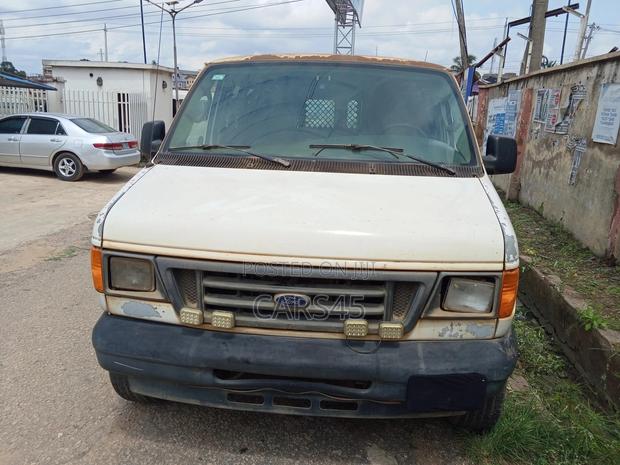 Ford E-250 2006 White