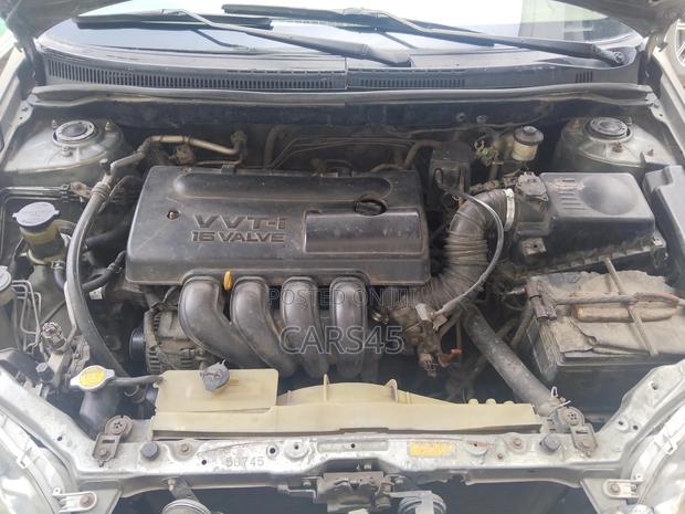 Toyota Corolla 2004 Gray