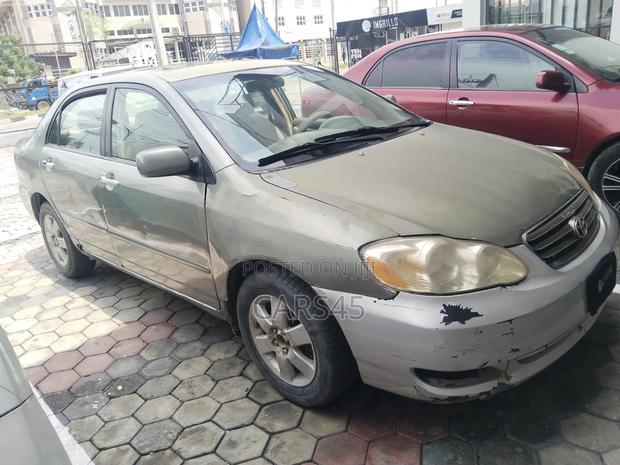 Toyota Corolla 2004 Gray