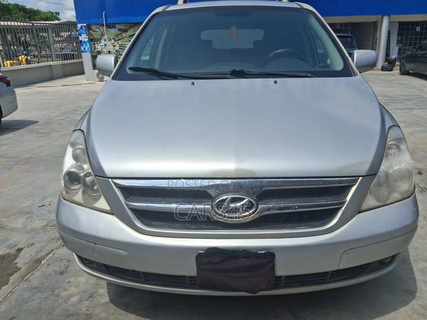 Hyundai Entourage 2007 Silver