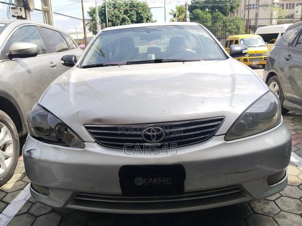 Toyota Camry 2005 Gray