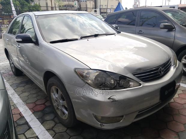 Toyota Camry 2005 Gray