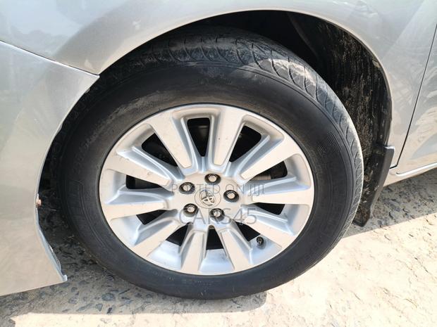 Toyota Sienna 2013 Silver