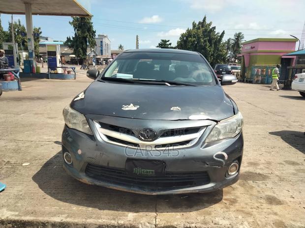 Toyota Corolla 2012 Gray