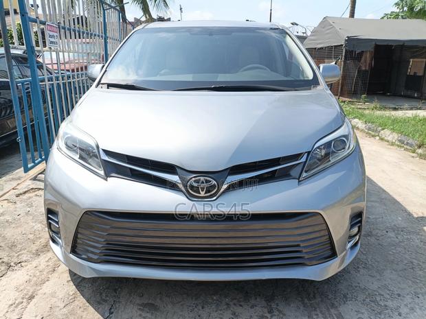 Toyota Sienna 2013 Silver