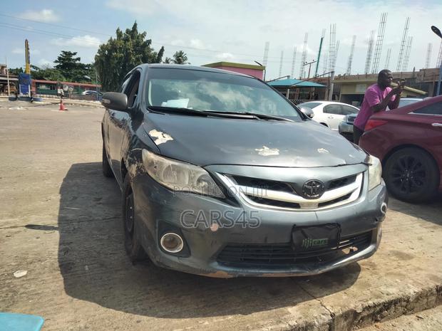 Toyota Corolla 2012 Gray