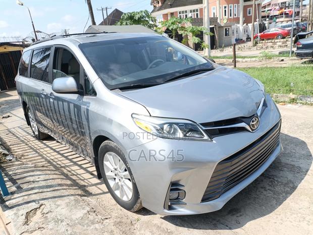 Toyota Sienna 2013 Silver