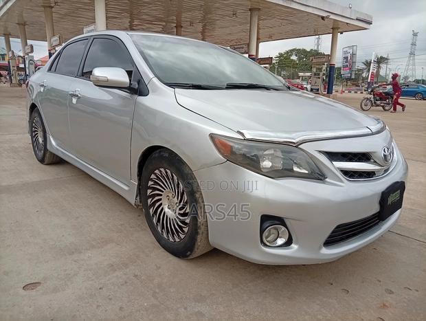 Toyota Corolla 2011 Silver