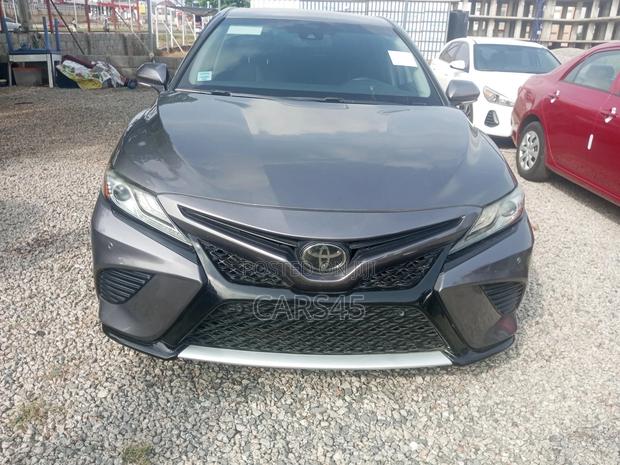 Toyota Camry 2018 Gray