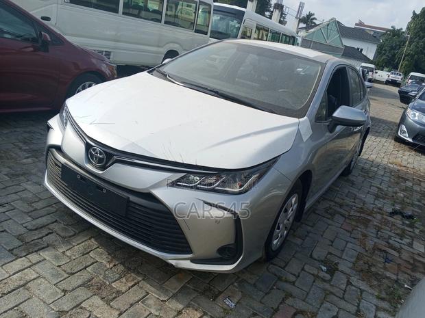 Toyota Corolla 2024 Silver