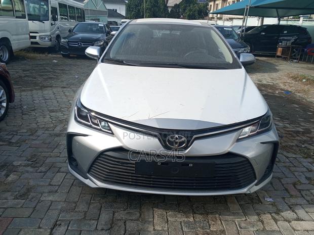 Toyota Corolla 2024 Silver