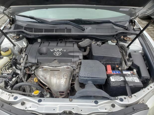 Toyota Camry 2010 Silver