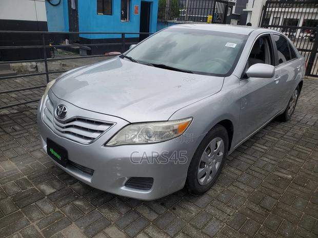 Toyota Camry 2010 Silver
