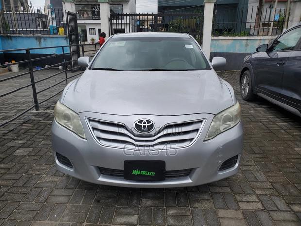 Toyota Camry 2010 Silver