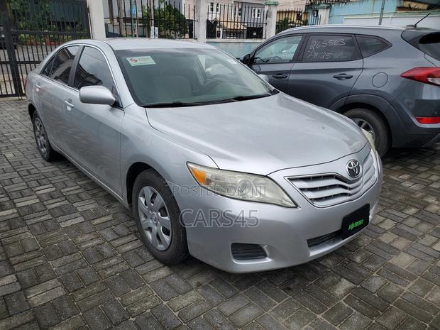 Toyota Camry 2010 Silver