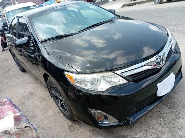 Toyota Camry LE 4dr Sedan (2.5L 4cyl 6A) 2012 Gray